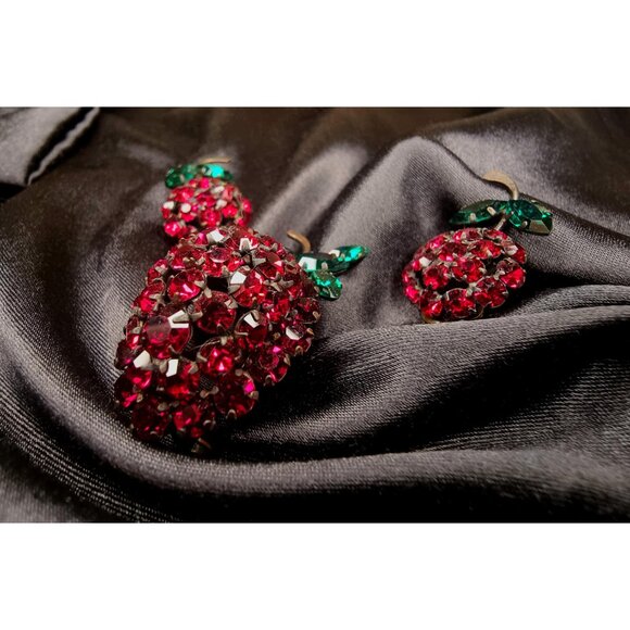 Vintage Made in Austria Red Strawberry Fruits Crystals Jewelry Set - Picture 3 of 5